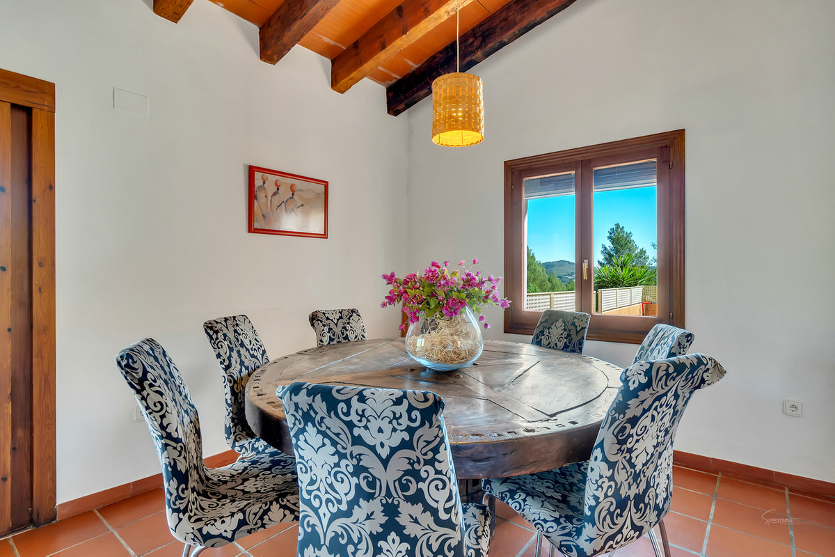 10 Bed Townhouse for sale in Jalon Costa Blanca, Alicante, Spain