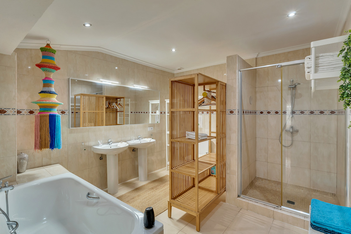 Se vende Villa - Chalet de 5 dormitorios en Costa Blanca, Alicante, España
