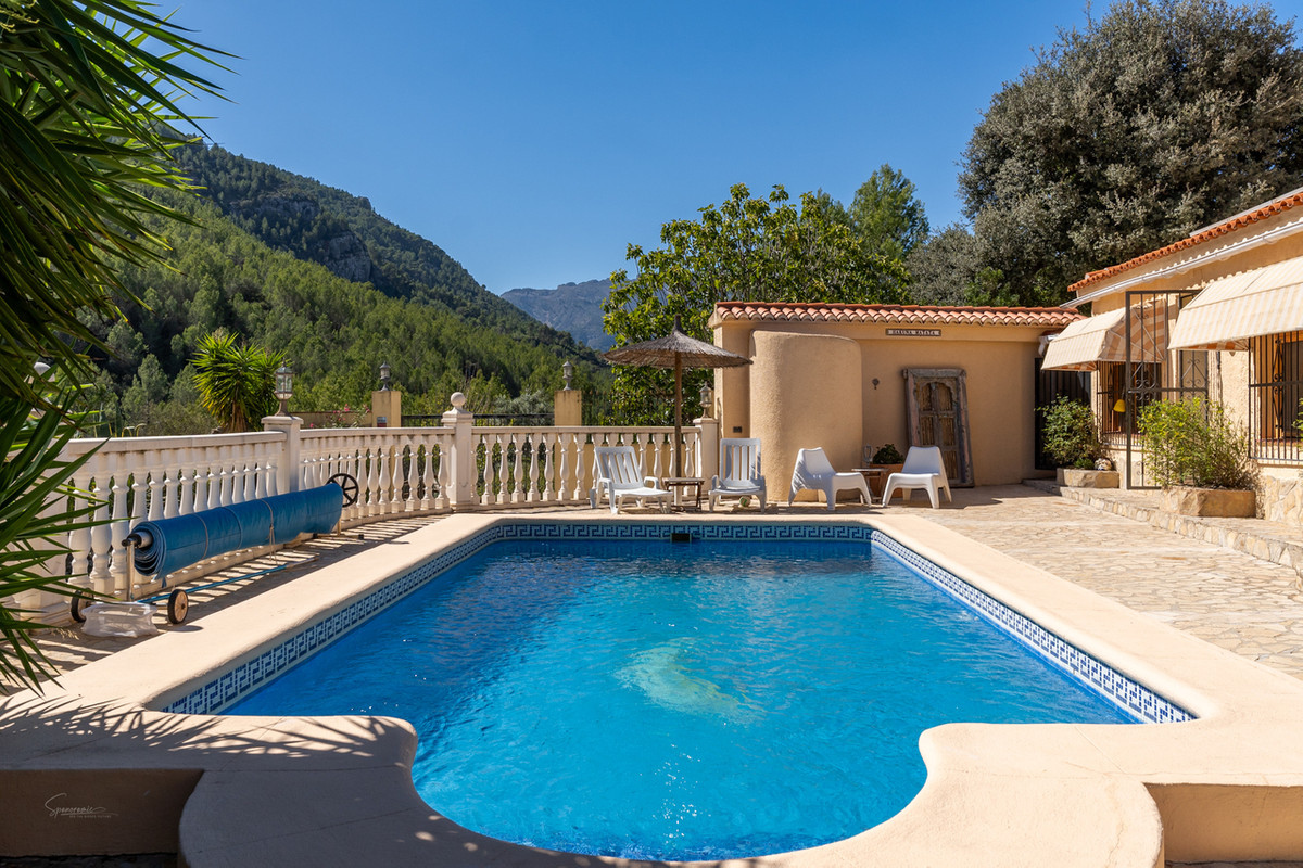 Se vende Villa - Chalet de 5 dormitorios en Costa Blanca, Alicante, España