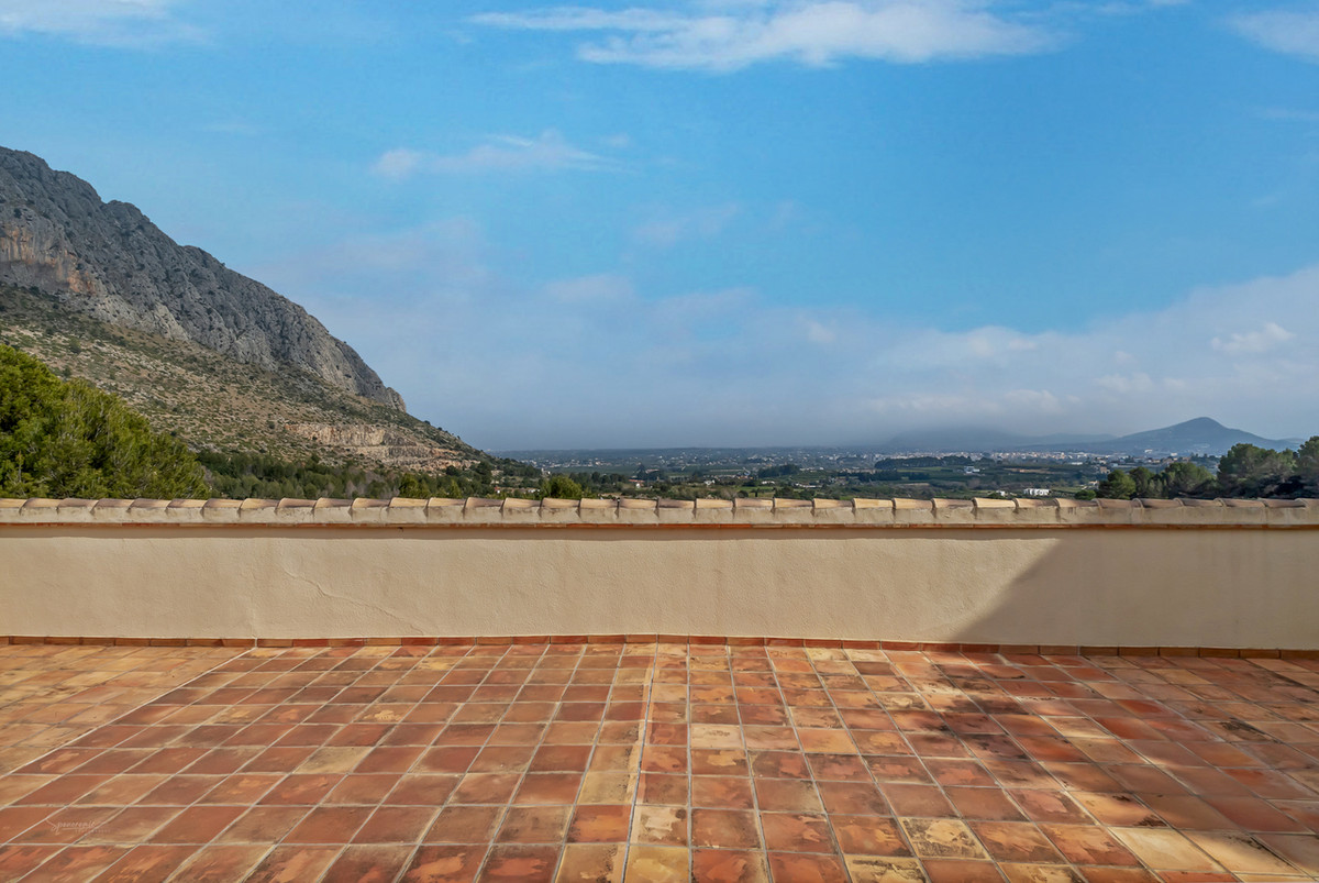 4 Bed Townhouse for sale in Beniarbeig Costa Blanca, Alicante, Spain
