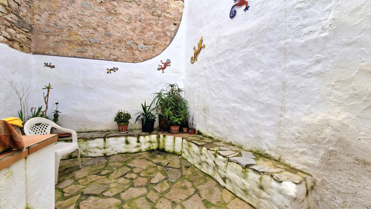 5 Bed Townhouse for sale in Castell De Castells Costa Blanca, Alicante, Spain