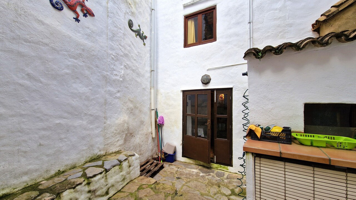 5 Bed Townhouse for sale in Castell De Castells Costa Blanca, Alicante, Spain