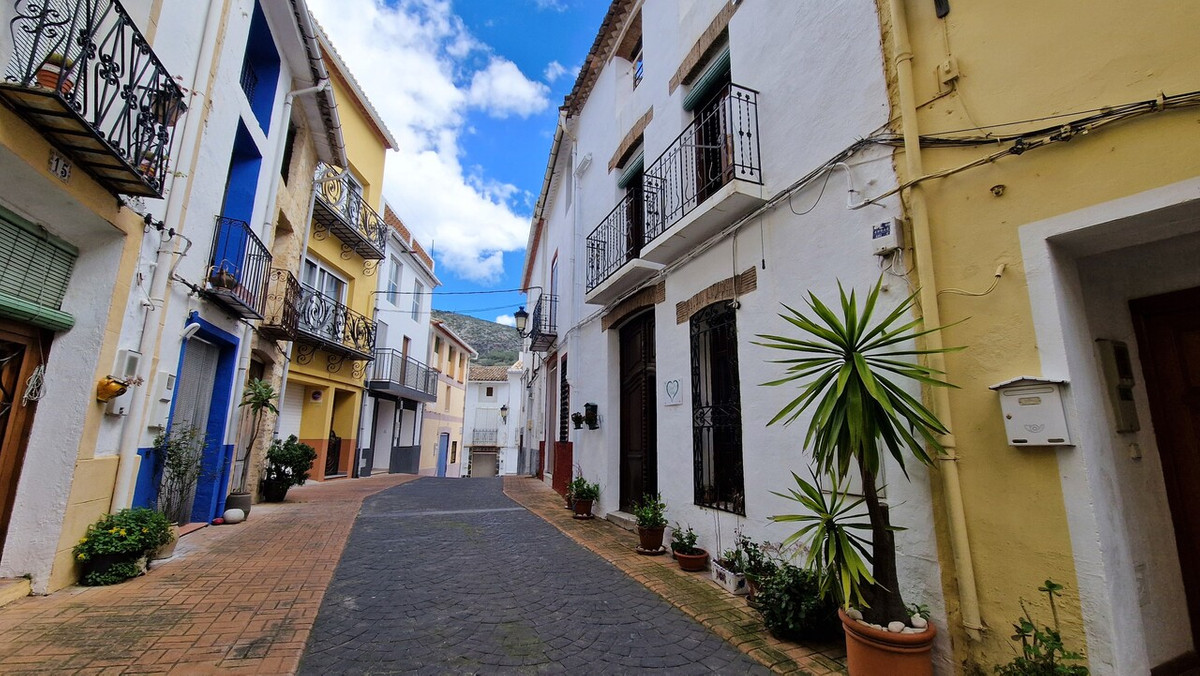 5 Bed Townhouse for sale in Castell De Castells Costa Blanca, Alicante, Spain