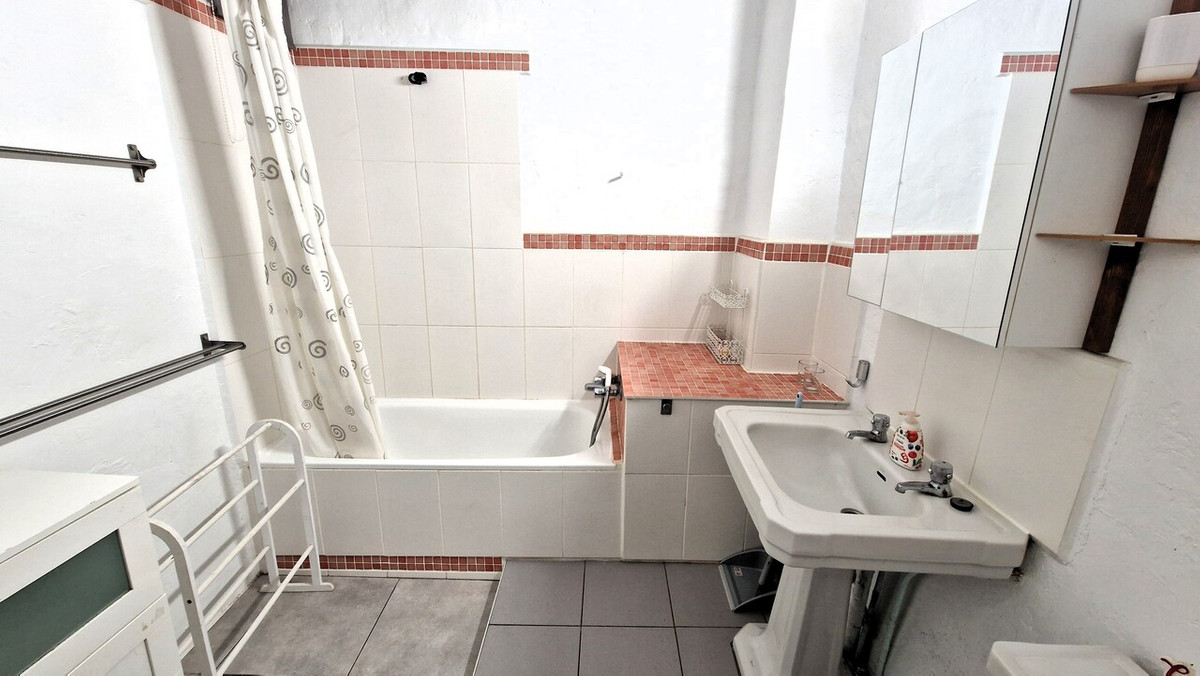5 Bed Townhouse for sale in Castell De Castells Costa Blanca, Alicante, Spain