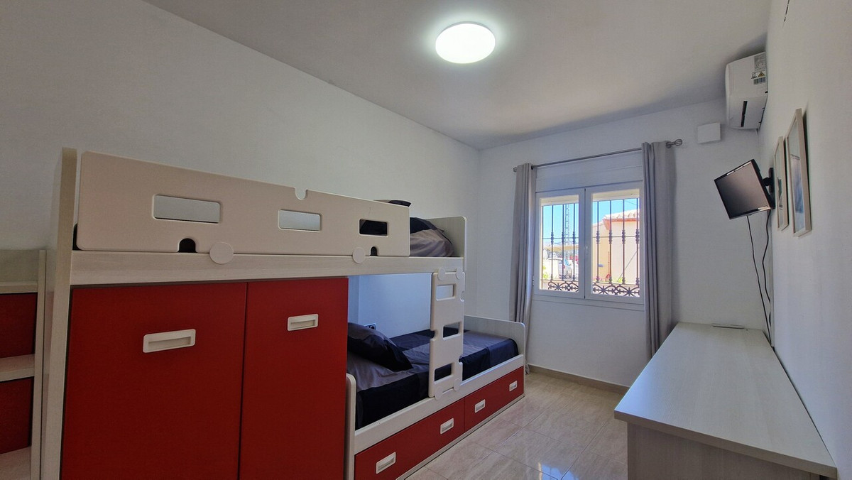 Se vende Villa - Chalet de 5 dormitorios en Costa Blanca, Alicante, España