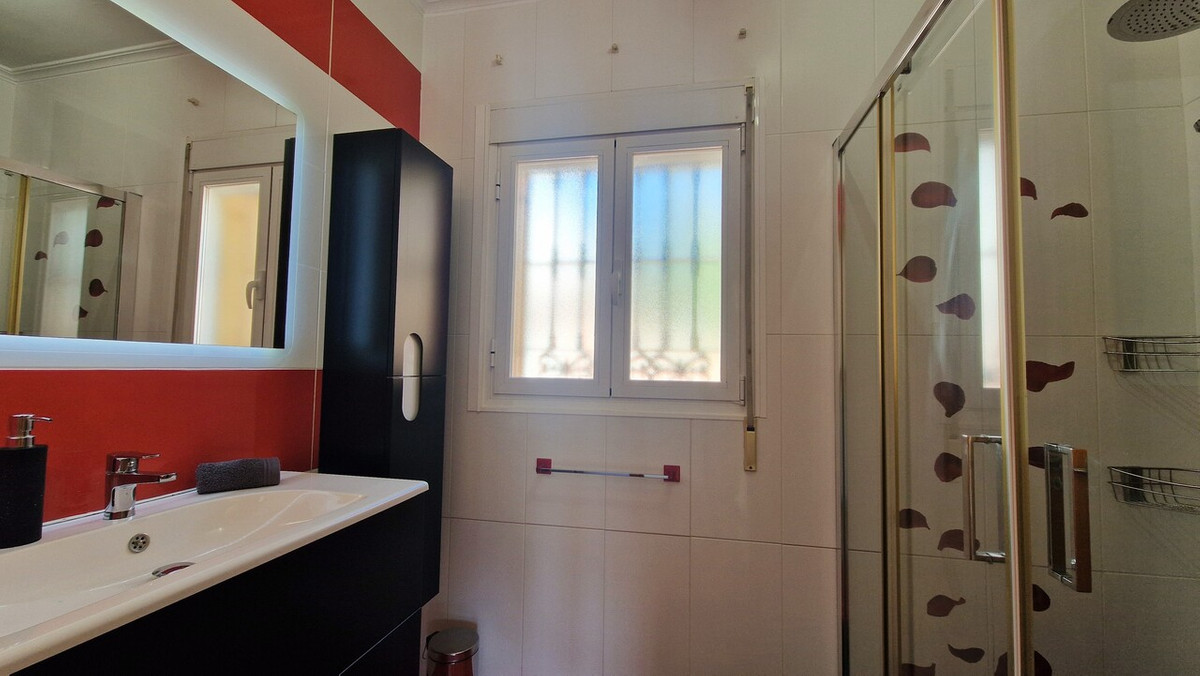 Se vende Villa - Chalet de 5 dormitorios en Costa Blanca, Alicante, España