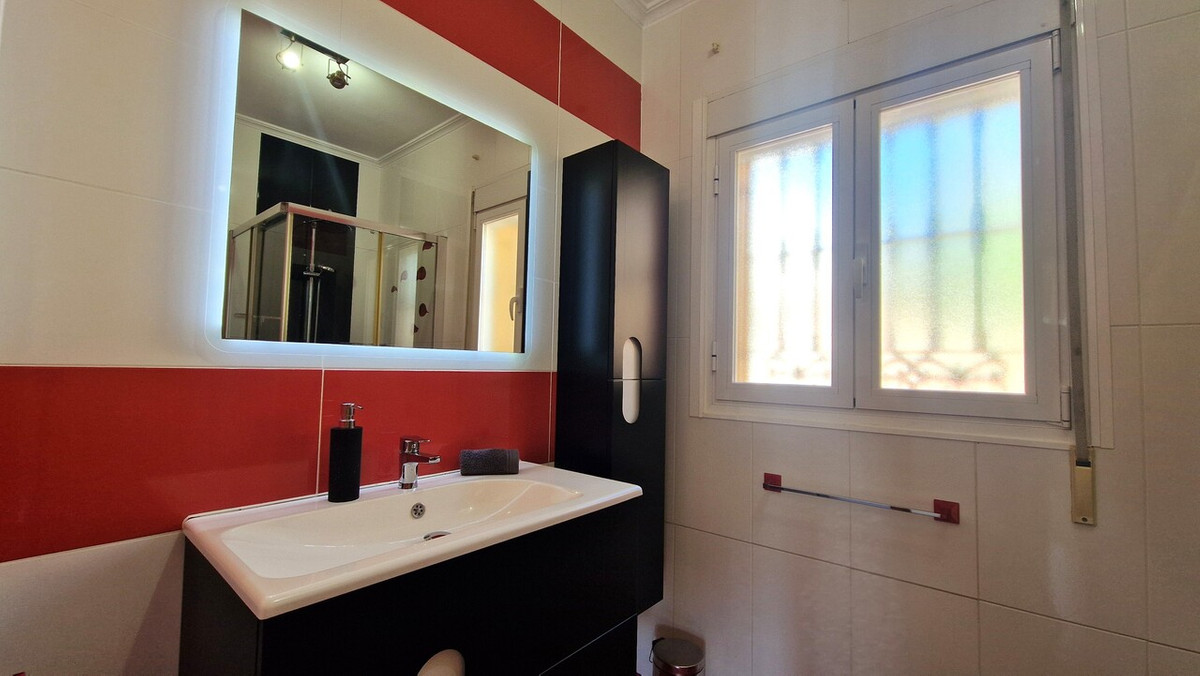 Se vende Villa - Chalet de 5 dormitorios en Costa Blanca, Alicante, España