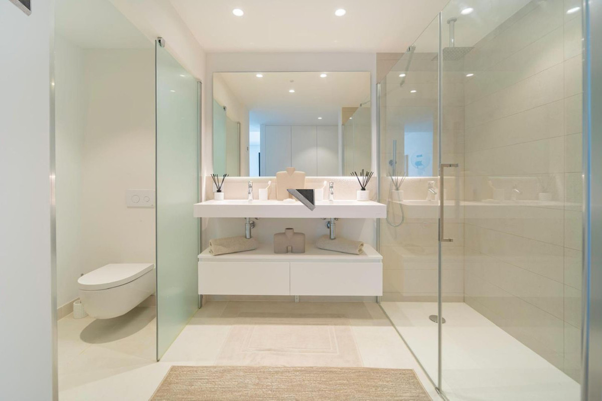2 Bed Apartment for sale in Fuengirola Costa Del Sol, Málaga, Spain