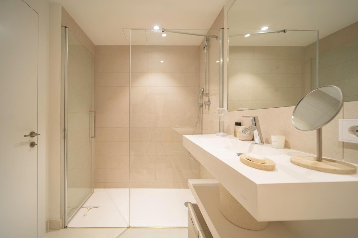 2 Bed Apartment for sale in Fuengirola Costa Del Sol, Málaga, Spain