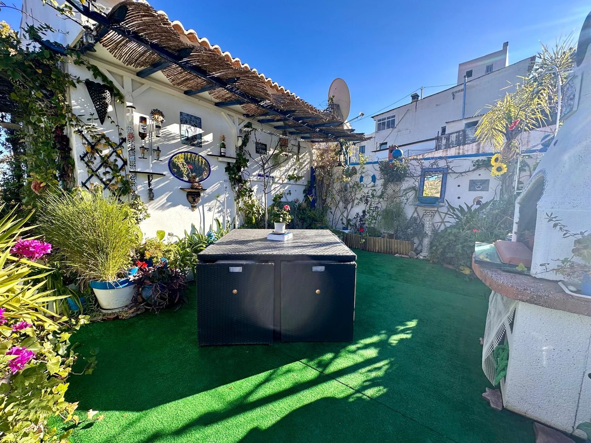 3 Bed Townhouse for sale in Tolox Costa Del Sol, Málaga, Spain