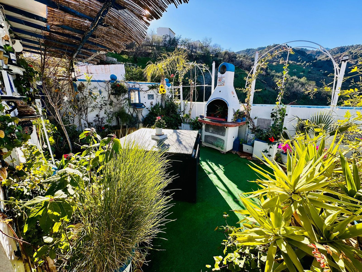 3 Bed Townhouse for sale in Tolox Costa Del Sol, Málaga, Spain
