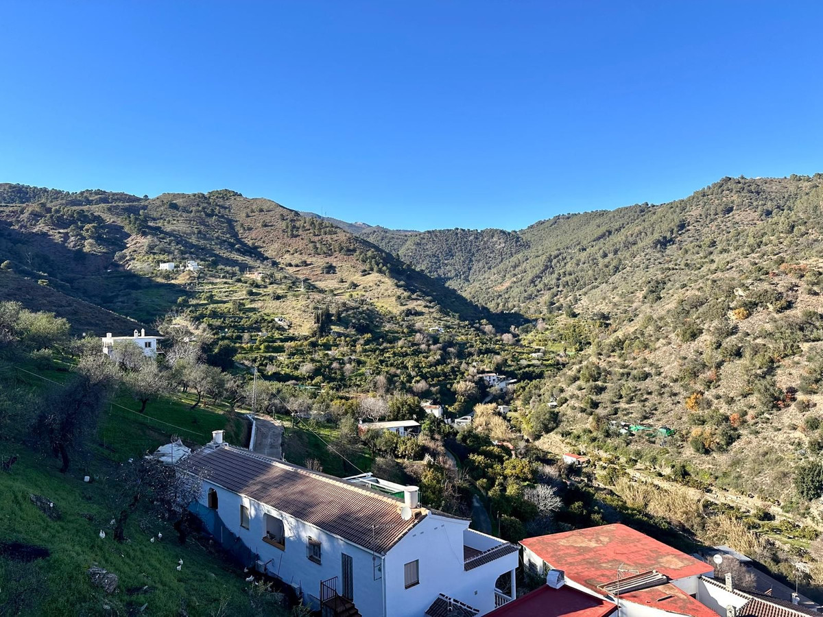 3 Bed Townhouse for sale in Tolox Costa Del Sol, Málaga, Spain