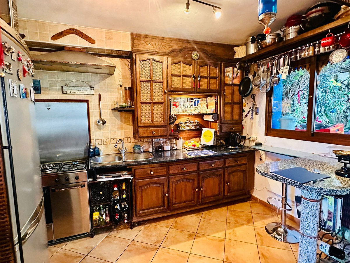 3 Bed Townhouse for sale in Tolox Costa Del Sol, Málaga, Spain