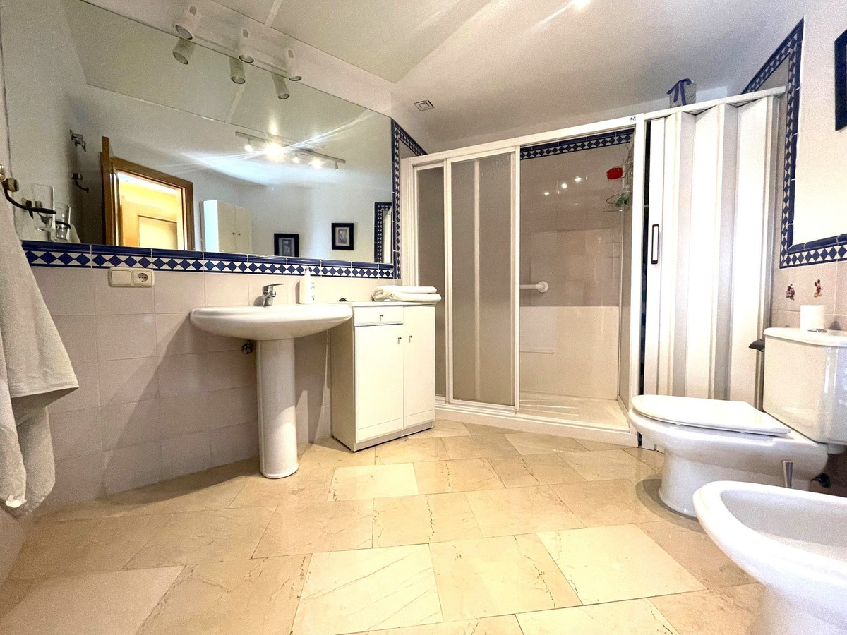 Se vende Apartamento Planta Media de 3 dormitorios en Costa Del Sol, Málaga, España