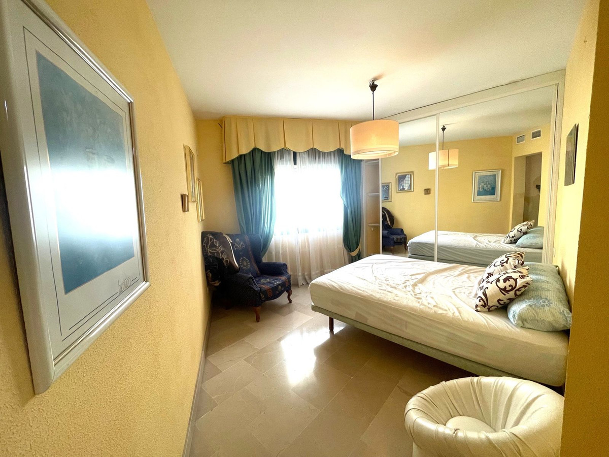 Se vende Apartamento Planta Media de 3 dormitorios en Costa Del Sol, Málaga, España