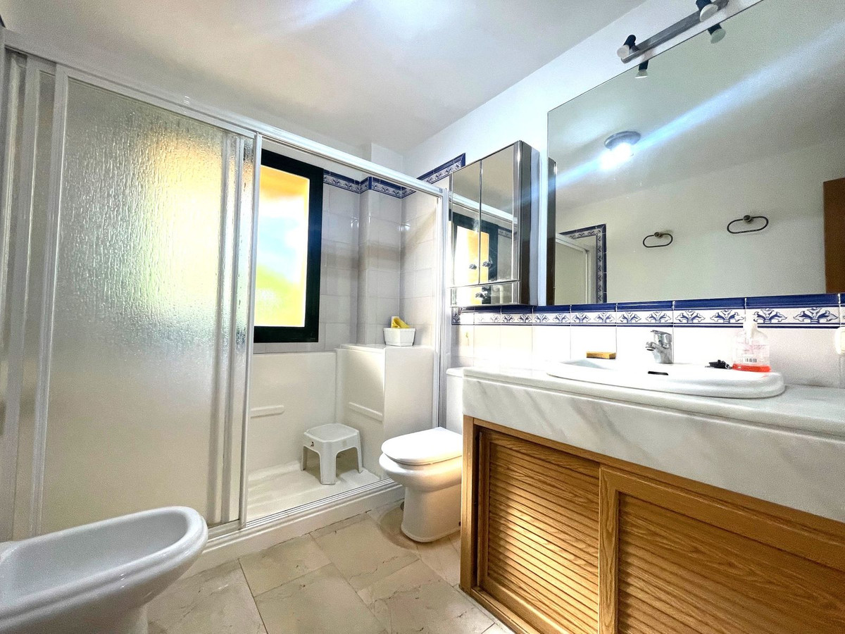 Se vende Apartamento Planta Media de 3 dormitorios en Costa Del Sol, Málaga, España