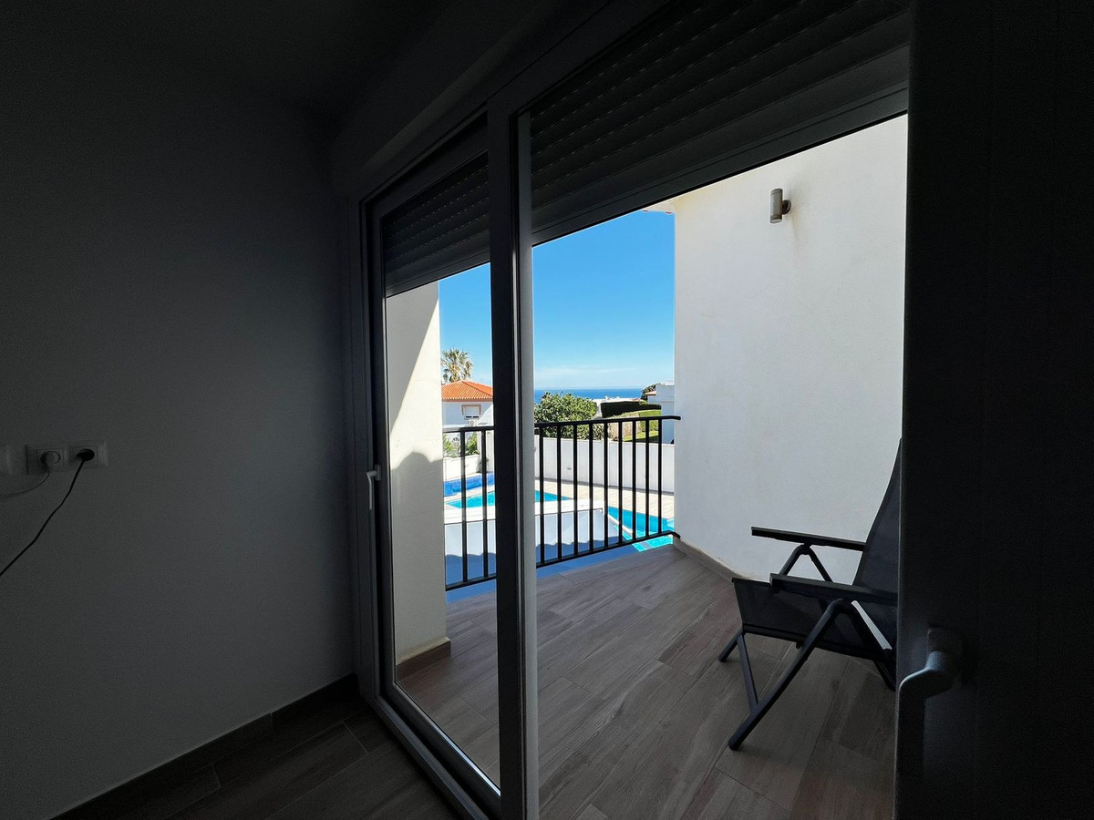 4 Bed Townhouse for sale in Estepona Costa Del Sol, Málaga, Spain