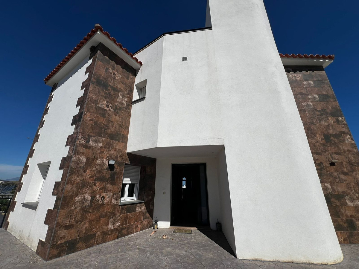 4 Bed Townhouse for sale in Estepona Costa Del Sol, Málaga, Spain