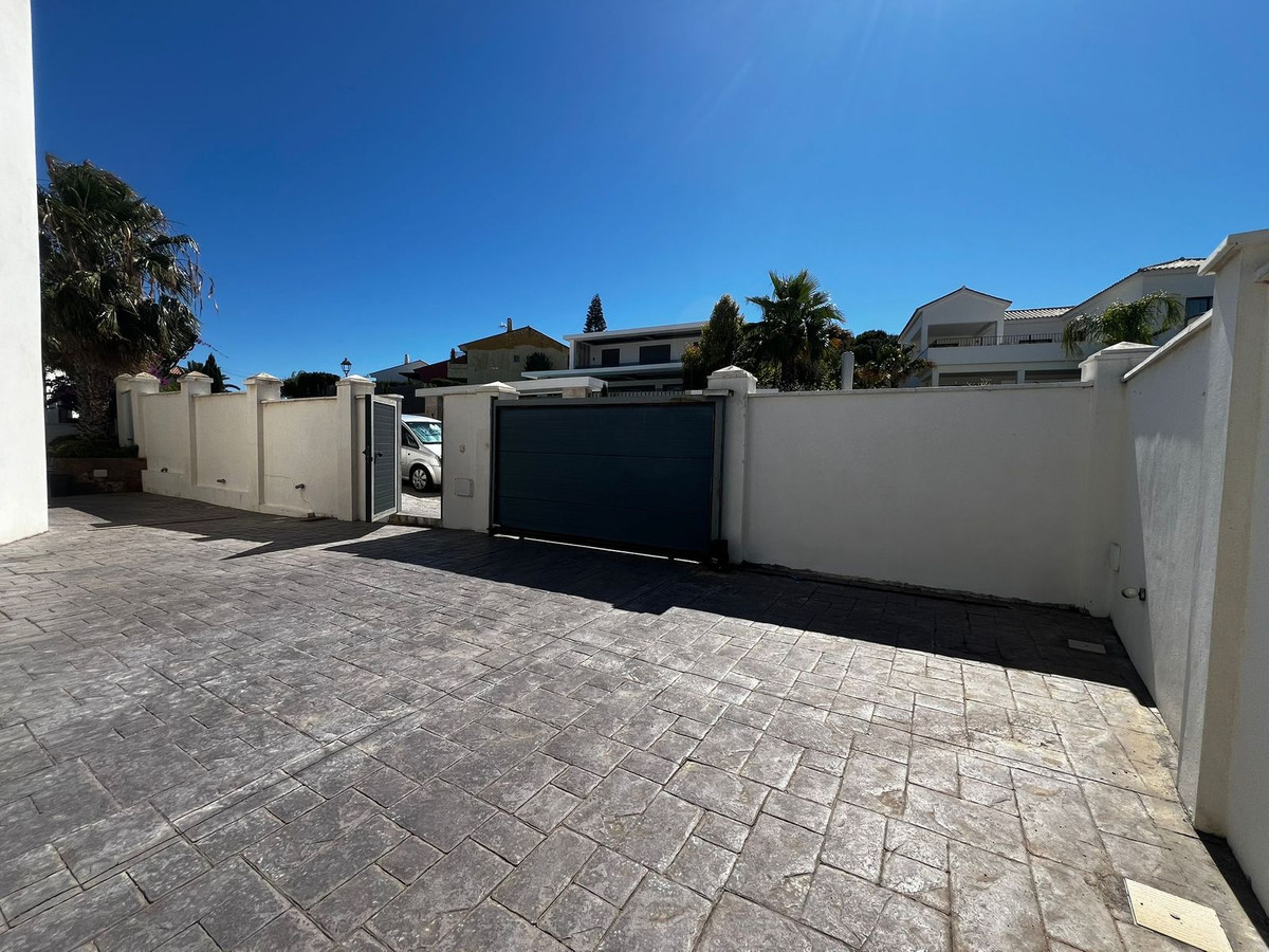 4 Bed Townhouse for sale in Estepona Costa Del Sol, Málaga, Spain