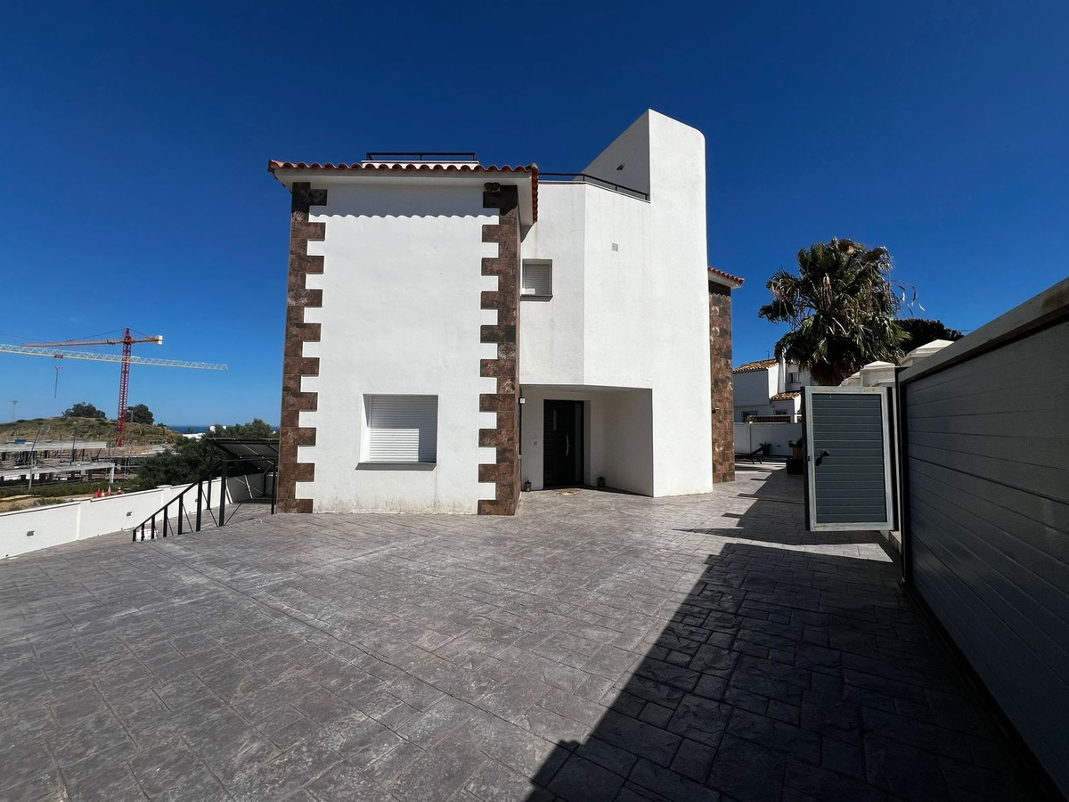 4 Bed Townhouse for sale in Estepona Costa Del Sol, Málaga, Spain