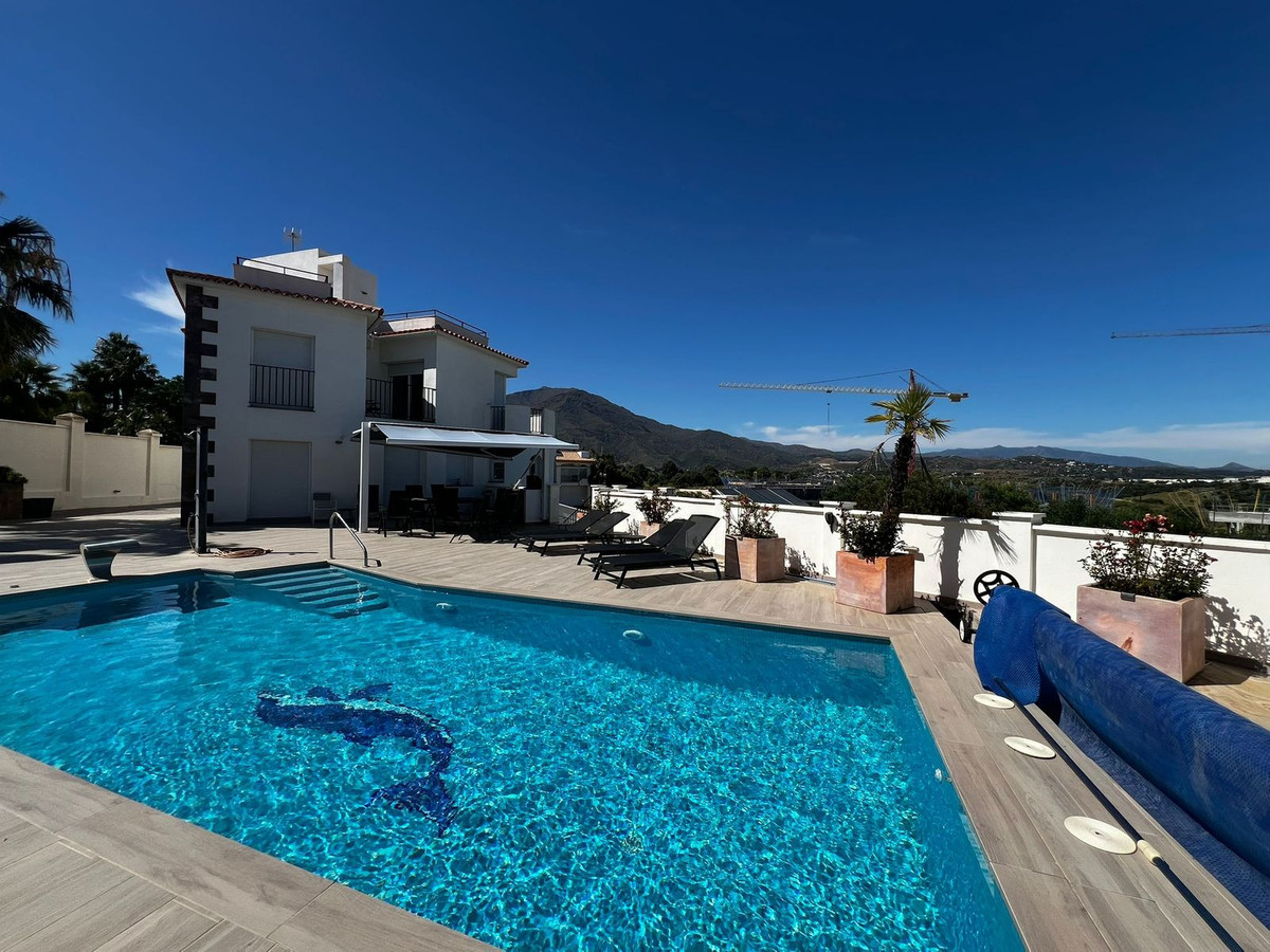 4 Bed Townhouse for sale in Estepona Costa Del Sol, Málaga, Spain