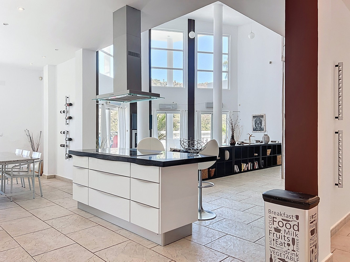 Se vende Villa - Chalet de 7 dormitorios en Costa Del Sol East, Málaga, España