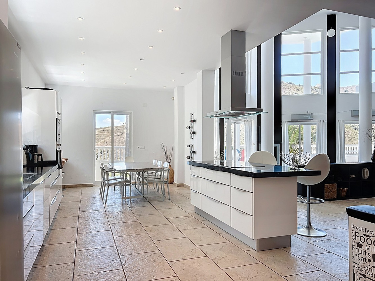 Se vende Villa - Chalet de 7 dormitorios en Costa Del Sol East, Málaga, España
