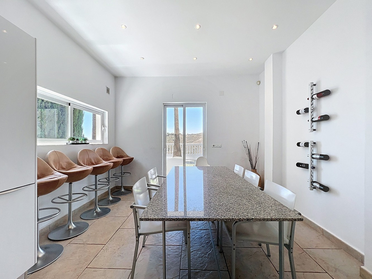 Se vende Villa - Chalet de 7 dormitorios en Costa Del Sol East, Málaga, España