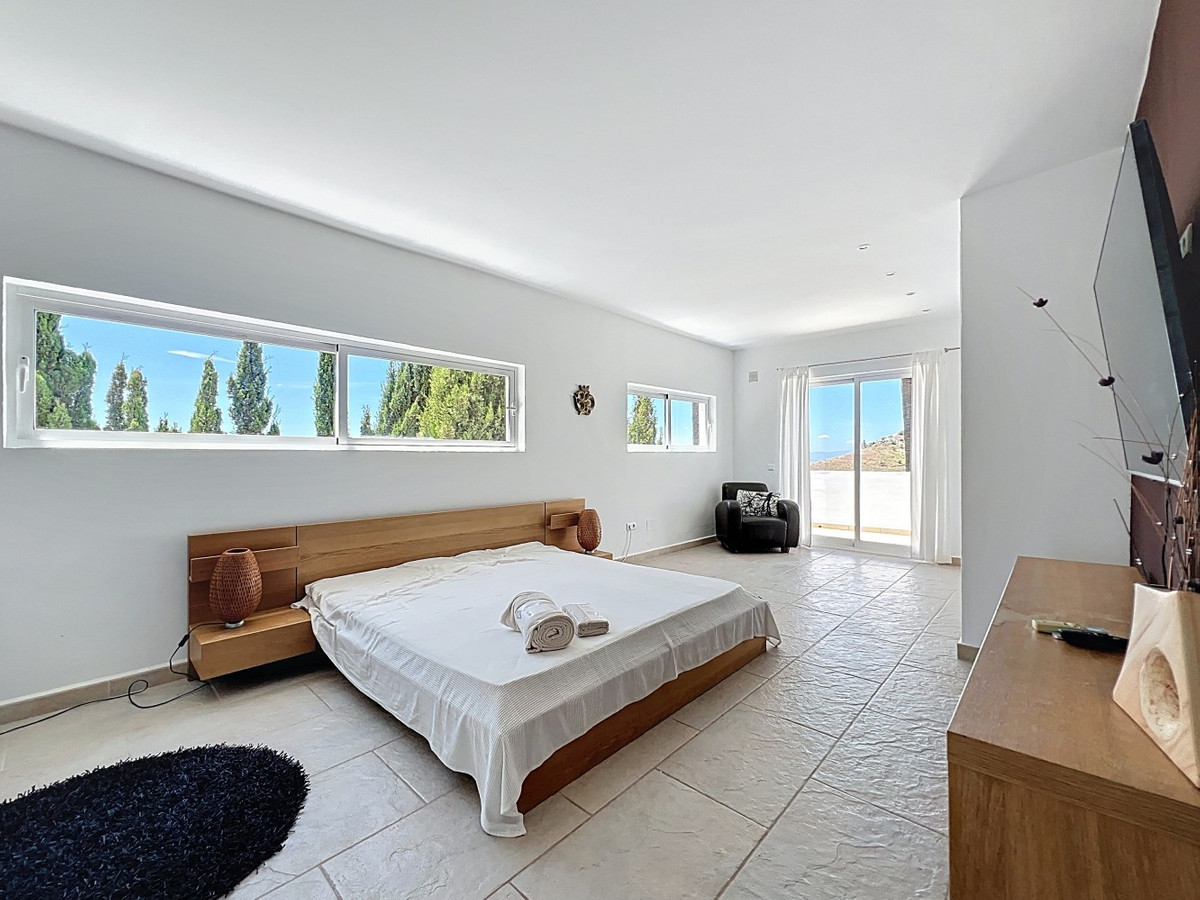 Se vende Villa - Chalet de 7 dormitorios en Costa Del Sol East, Málaga, España
