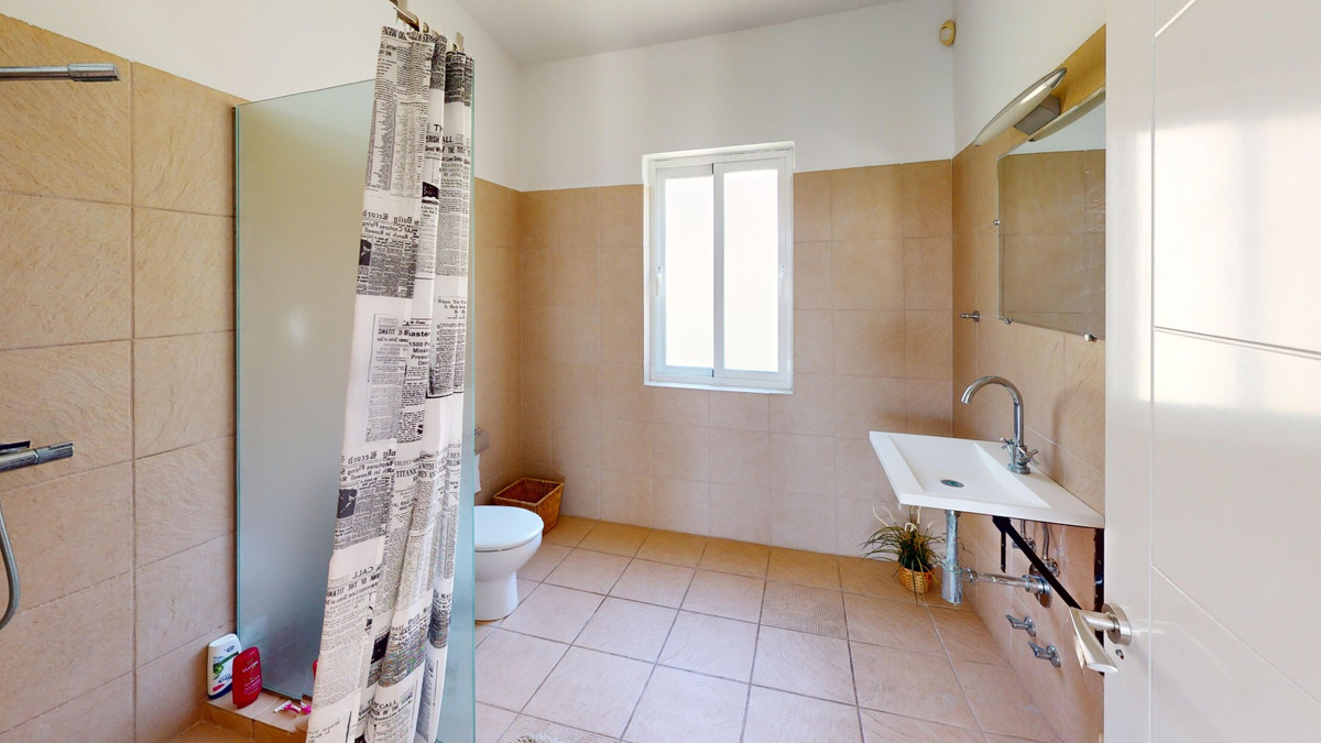 Se vende Villa - Chalet de 7 dormitorios en Costa Del Sol East, Málaga, España