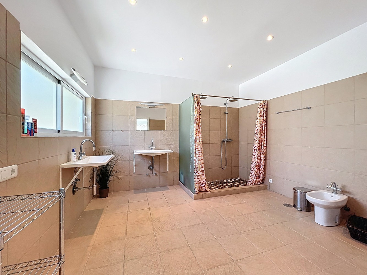 Se vende Villa - Chalet de 7 dormitorios en Costa Del Sol East, Málaga, España