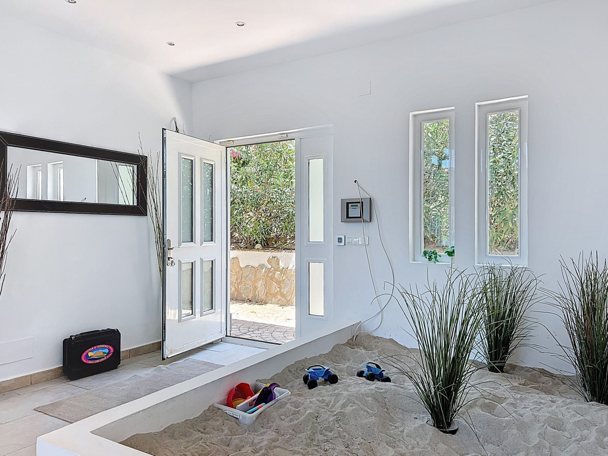 Se vende Villa - Chalet de 7 dormitorios en Costa Del Sol East, Málaga, España