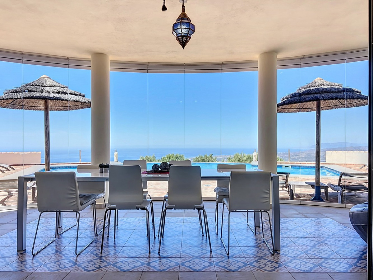 Se vende Villa - Chalet de 6 dormitorios en Costa Del Sol East, Málaga, España