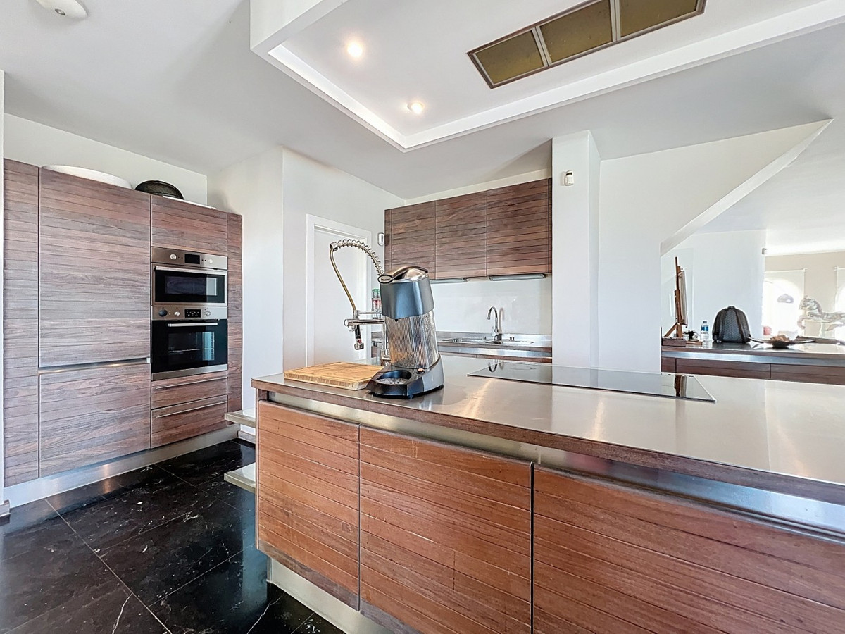 Se vende Villa - Chalet de 6 dormitorios en Costa Del Sol East, Málaga, España