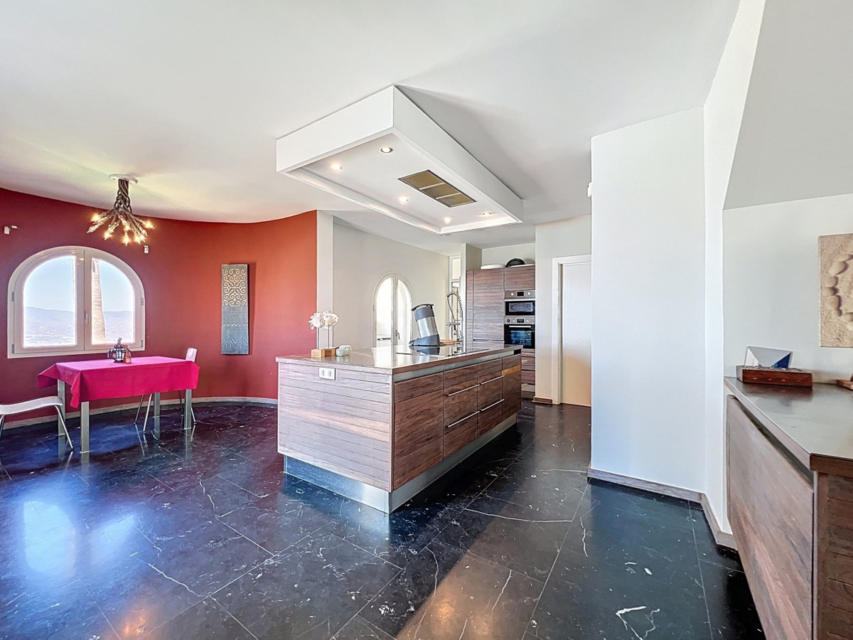 Se vende Villa - Chalet de 6 dormitorios en Costa Del Sol East, Málaga, España