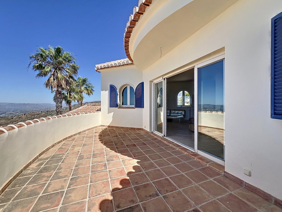 Se vende Villa - Chalet de 6 dormitorios en Costa Del Sol East, Málaga, España