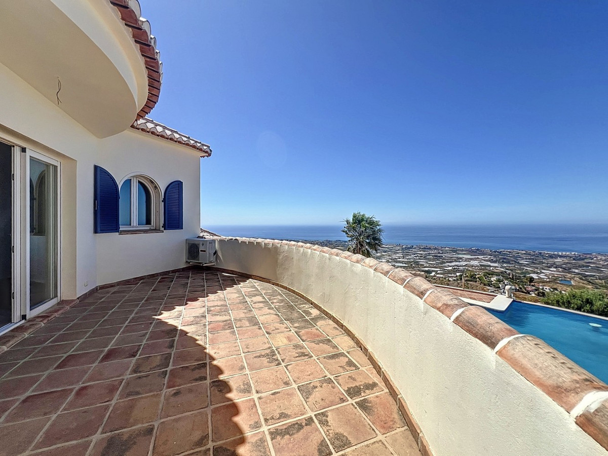Se vende Villa - Chalet de 6 dormitorios en Costa Del Sol East, Málaga, España