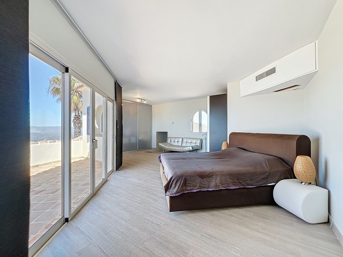 Se vende Villa - Chalet de 6 dormitorios en Costa Del Sol East, Málaga, España