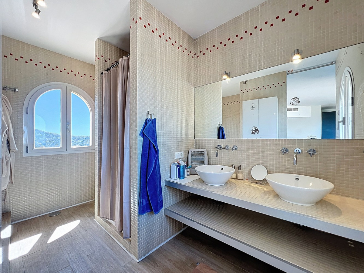 Se vende Villa - Chalet de 6 dormitorios en Costa Del Sol East, Málaga, España