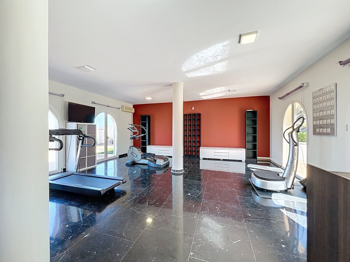 Se vende Villa - Chalet de 6 dormitorios en Costa Del Sol East, Málaga, España