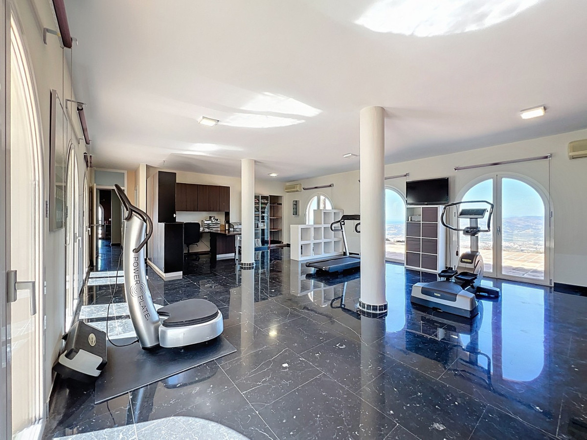 Se vende Villa - Chalet de 6 dormitorios en Costa Del Sol East, Málaga, España