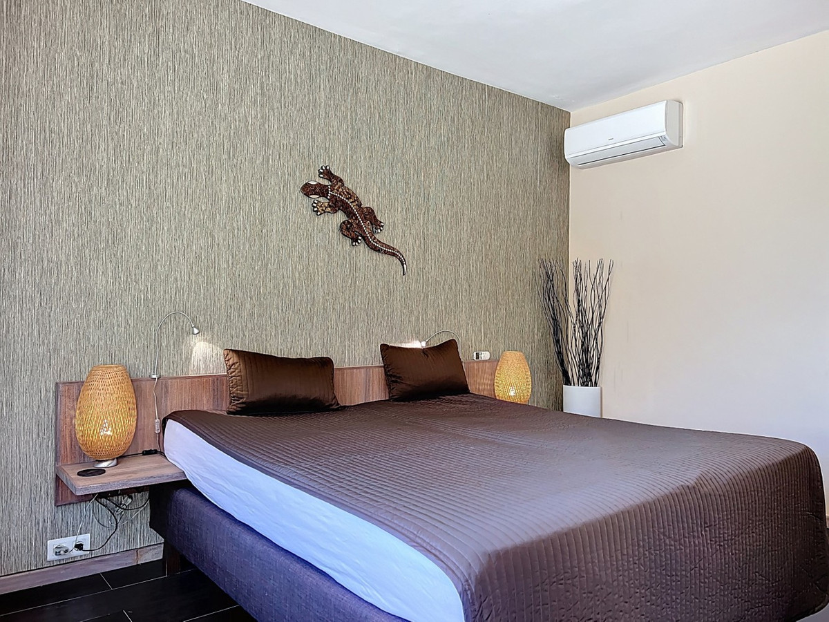 Se vende Villa - Chalet de 6 dormitorios en Costa Del Sol East, Málaga, España