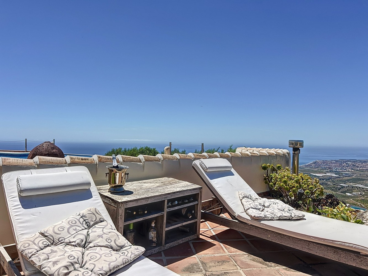 Se vende Villa - Chalet de 6 dormitorios en Costa Del Sol East, Málaga, España