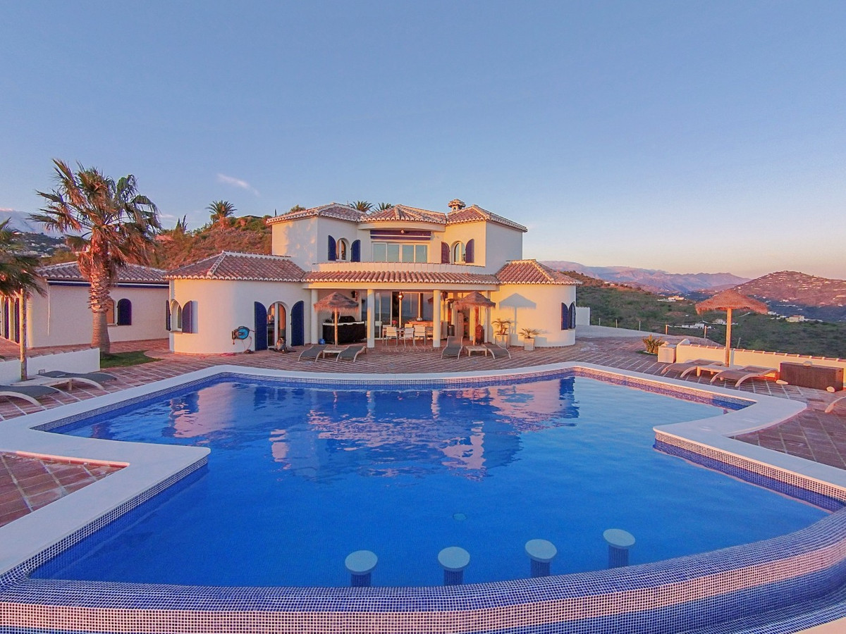 Se vende Villa - Chalet de 6 dormitorios en Costa Del Sol East, Málaga, España