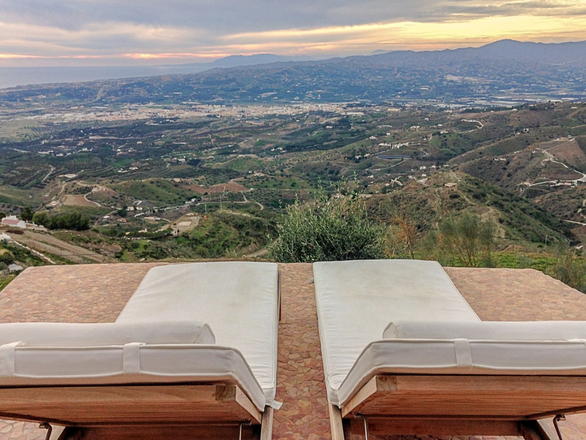 Se vende Villa - Chalet de 6 dormitorios en Costa Del Sol East, Málaga, España