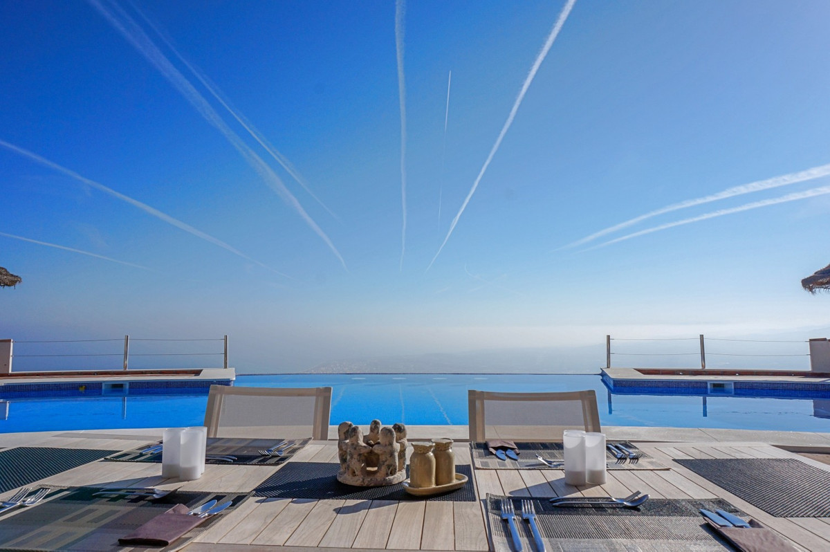 Se vende Villa - Chalet de 6 dormitorios en Costa Del Sol East, Málaga, España