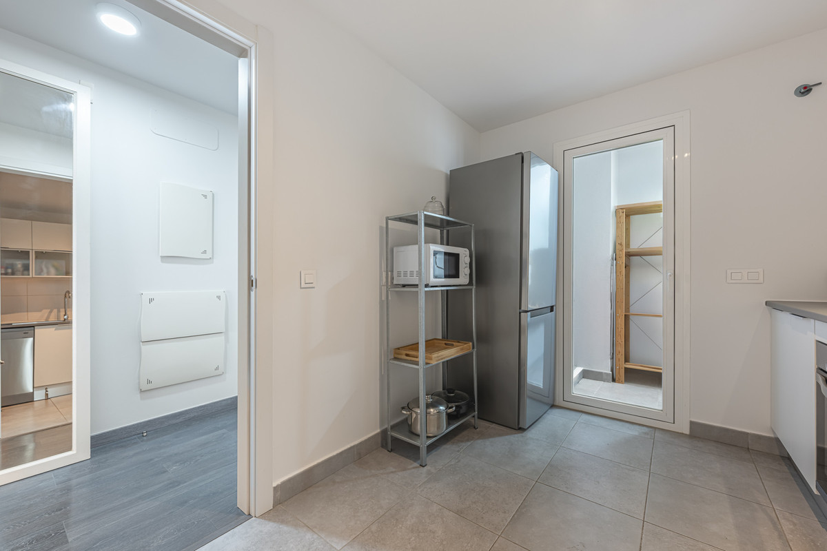 2 Bed Apartment for sale in Estepona Costa Del Sol, Málaga, Spain