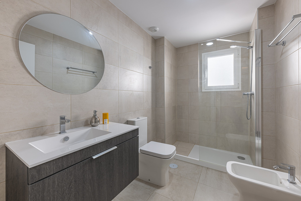 2 Bed Apartment for sale in Estepona Costa Del Sol, Málaga, Spain