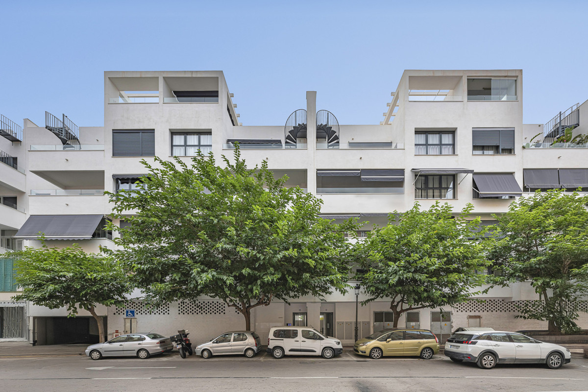 2 Bed Apartment for sale in Estepona Costa Del Sol, Málaga, Spain