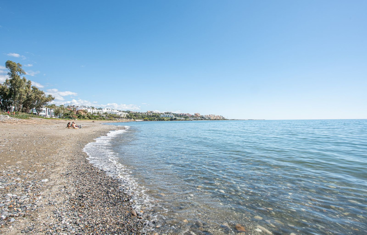 2 Bed Apartment for sale in Estepona Costa Del Sol, Málaga, Spain